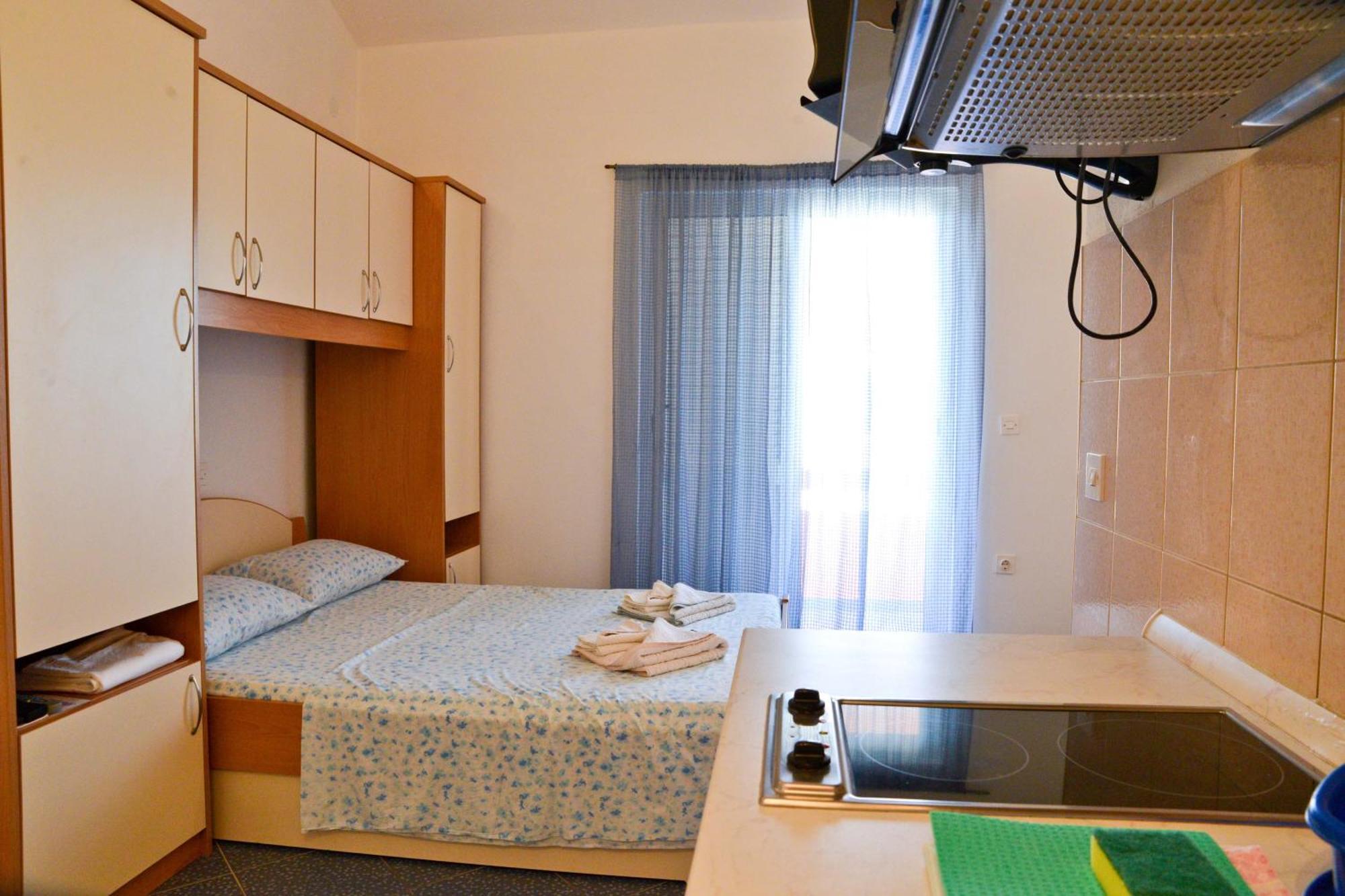 Apartments Lonic Kukljica Habitación foto